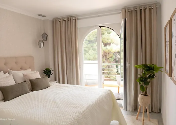 High-end 2 Bedroom Sea View In Puerto Banus *